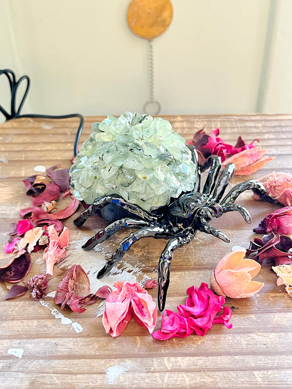Prehnite Spider Lamp