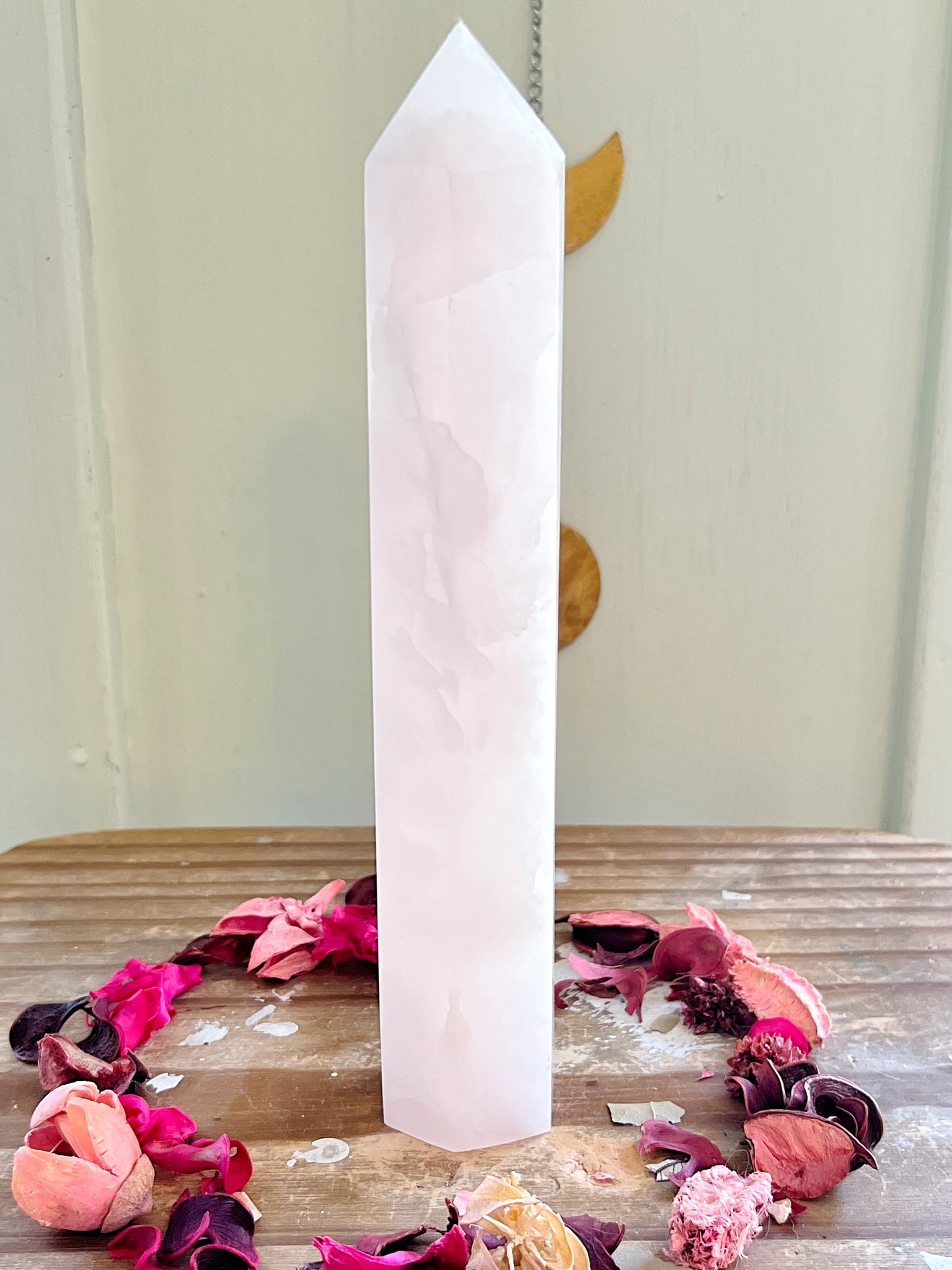 XL Mangano Calcite Tower UV REACTIVE