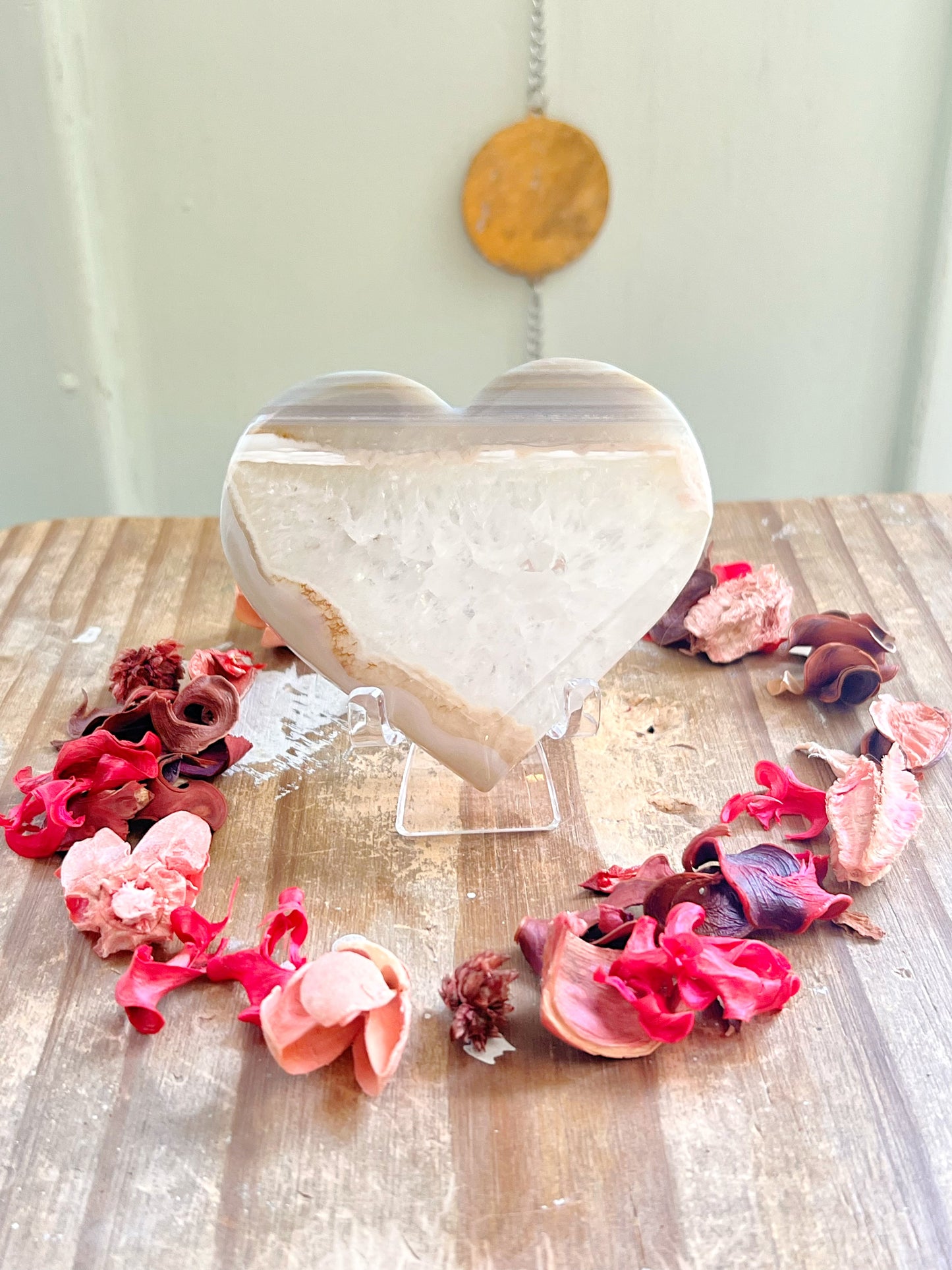 Druzy Agate x Quartz Hearts on Stands