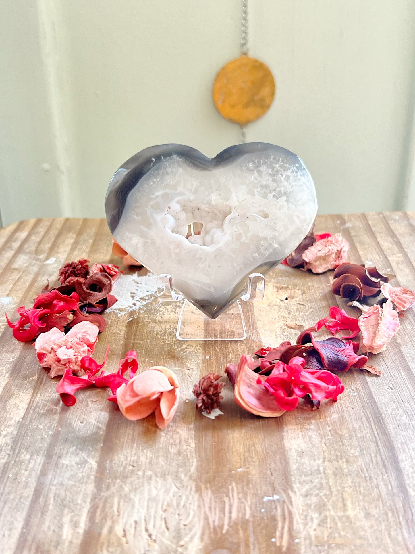 Druzy Agate x Quartz Hearts on Stands