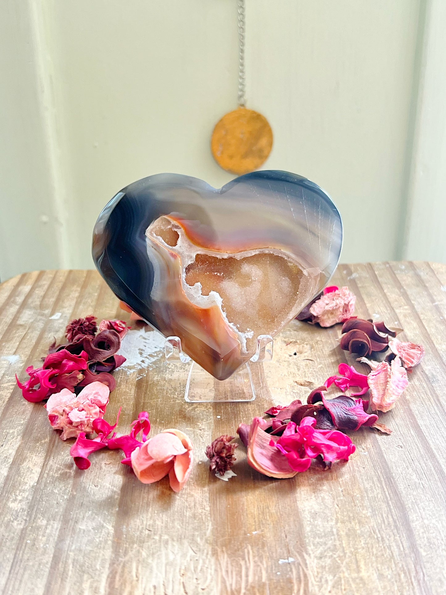 Druzy Agate x Quartz Hearts on Stands