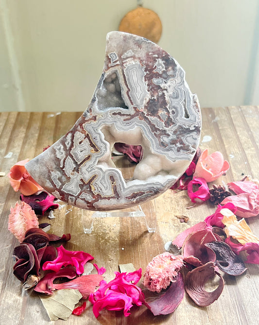 Druzy Mexican Lace Agate Moon On Stand